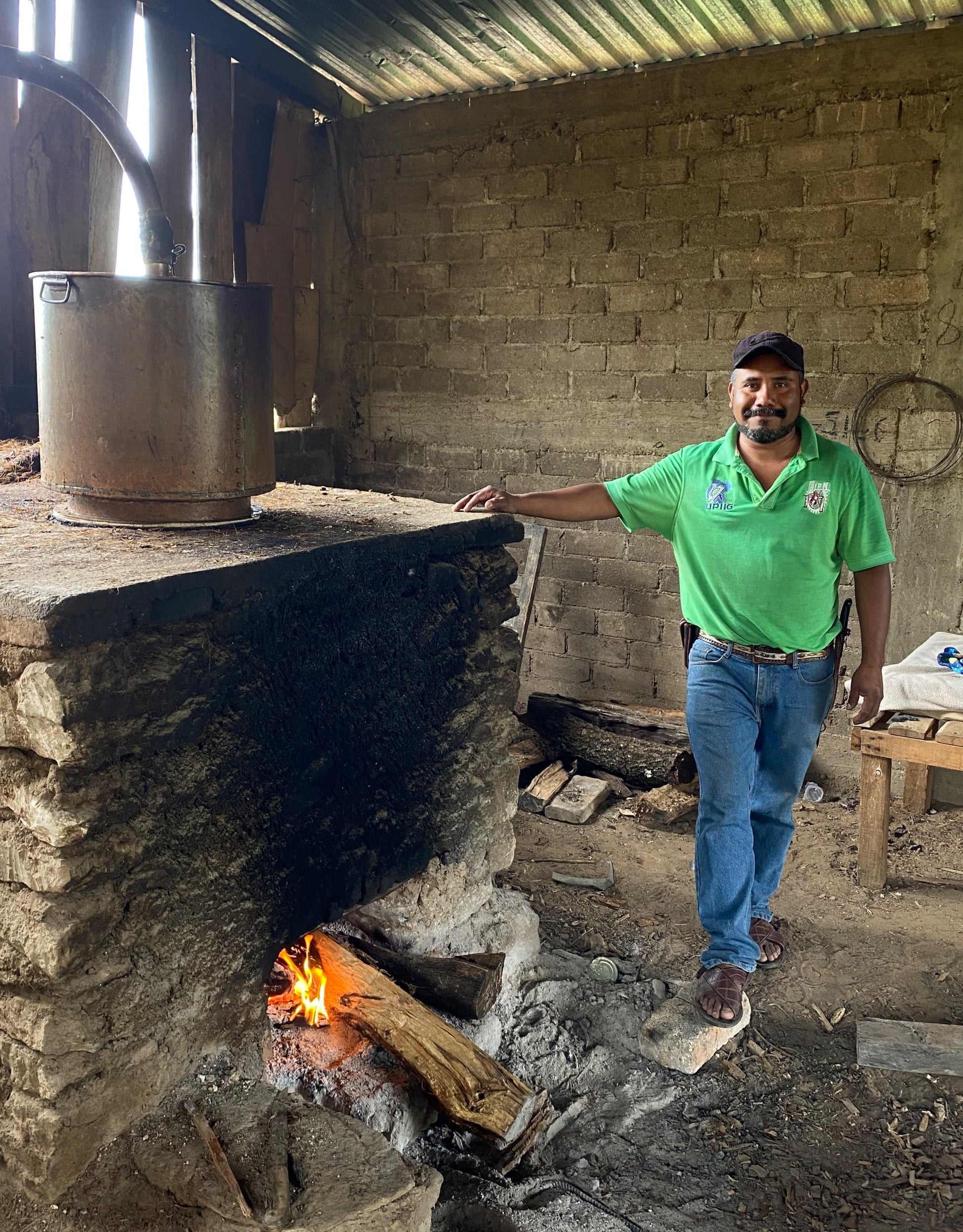 Roman creator of the Biquix - San Jose del Peñasco mezcal