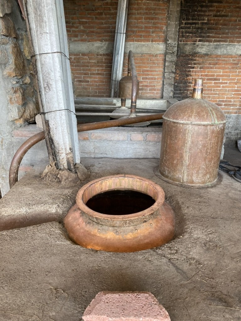 the copper pot still and clay chamber for making mezcal